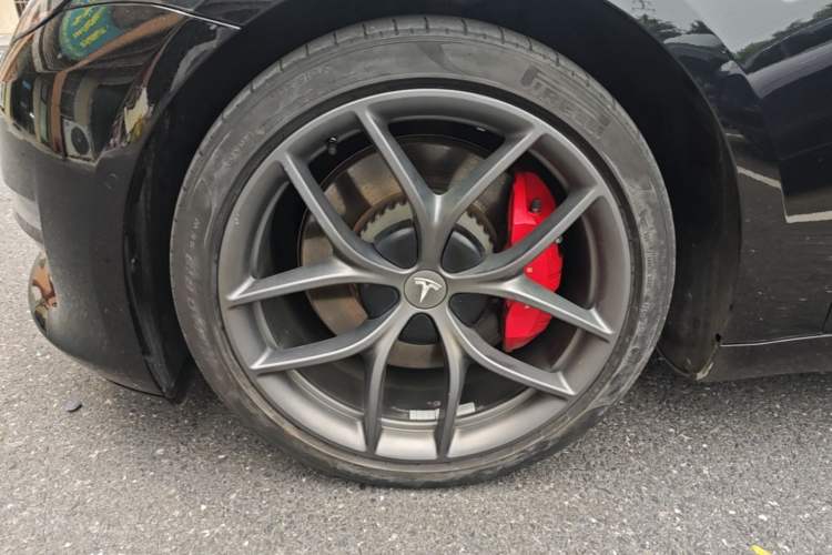 Used Tesla Model 3 2021 Revised Version II – Performance High-Performance All-Wheel-Drive Edition Left Front Wheel Hub