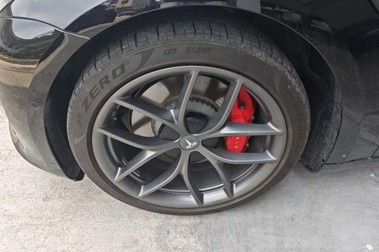 Used Tesla Model 3 2021 Performance High-Performance All-Wheel-Drive Version Left Front Wheel Hub