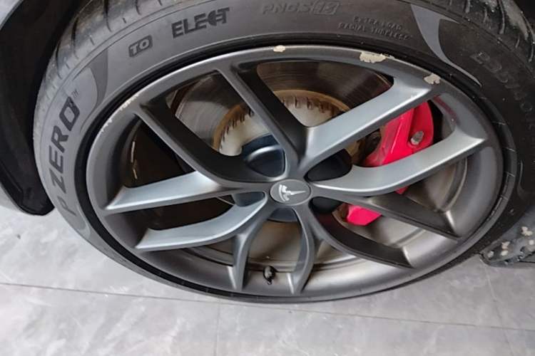 Used Tesla Model 3 2021 Performance High-Performance All-Wheel-Drive Version 3D6 Left Front Wheel Hub