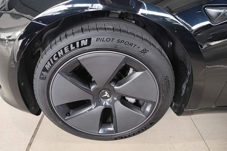 Used Tesla Model 3 2021 Standard Range Rear-Drive Upgraded Version Left Front Wheel Hub