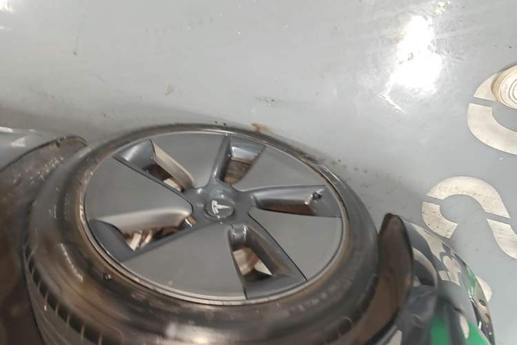 Used Tesla Model 3 2021 Standard Range Rear-Drive Upgraded Version Left Front Wheel Hub