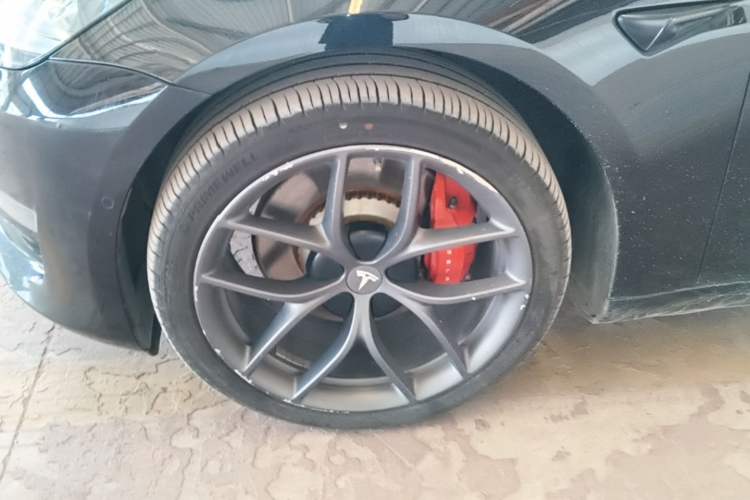 Used Tesla Model 3 2021 Revised Performance Version with All-Wheel Drive 3D1 Left Front Wheel Hub