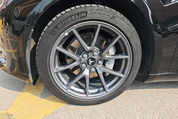 Used Tesla Model 3 2021 Standard Range Rear-Wheel Drive Upgraded Version 3D6 Left Front Wheel Hub