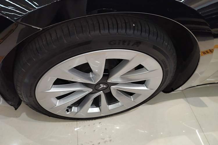 Used Tesla Model 3 2021 Standard Range Rear-Drive Upgraded Version Left Front Wheel Hub