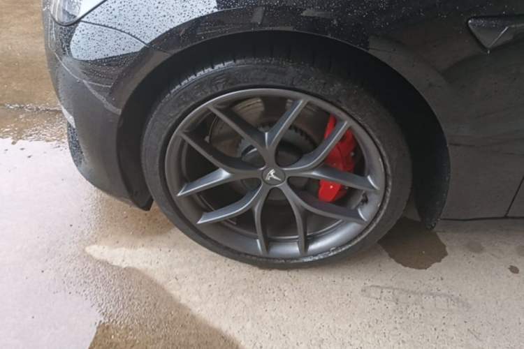 Used Tesla Model 3 2021 Performance High-Performance All-Wheel-Drive Version Left Front Wheel Hub