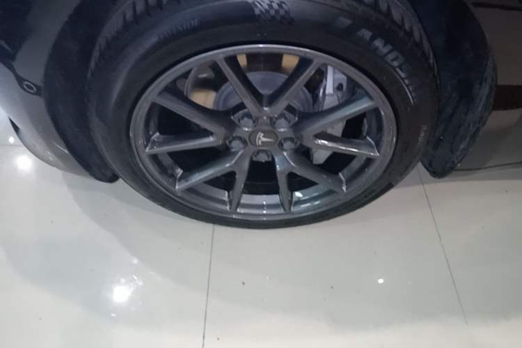 Used Tesla Model 3 2021 Standard Range Rear-Wheel Drive Upgraded Version 3D6 Left Front Wheel Hub