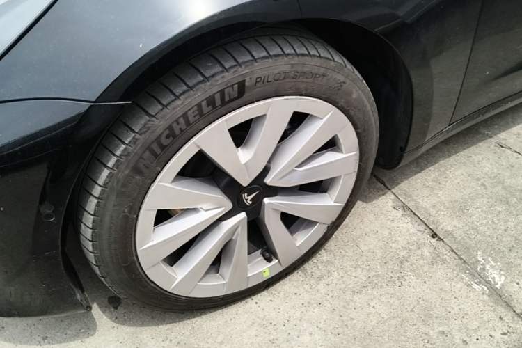 Used Tesla Model 3 2021 Standard Range Rear-Drive Upgraded Version Left Front Wheel Hub