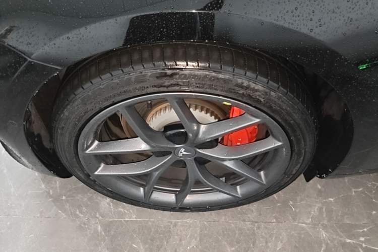 Used Tesla Model 3 2021 Performance High-Performance All-Wheel-Drive Version 3D6 Left Front Wheel Hub