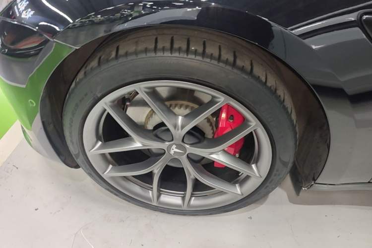 Used Tesla Model 3 2021 Revised Version II – Performance High-Performance All-Wheel-Drive Edition Left Front Wheel Hub