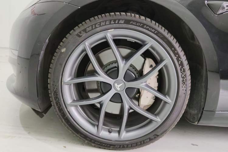 Used Tesla Model 3 2021 Performance High-Performance All-Wheel-Drive Version Left Front Wheel Hub