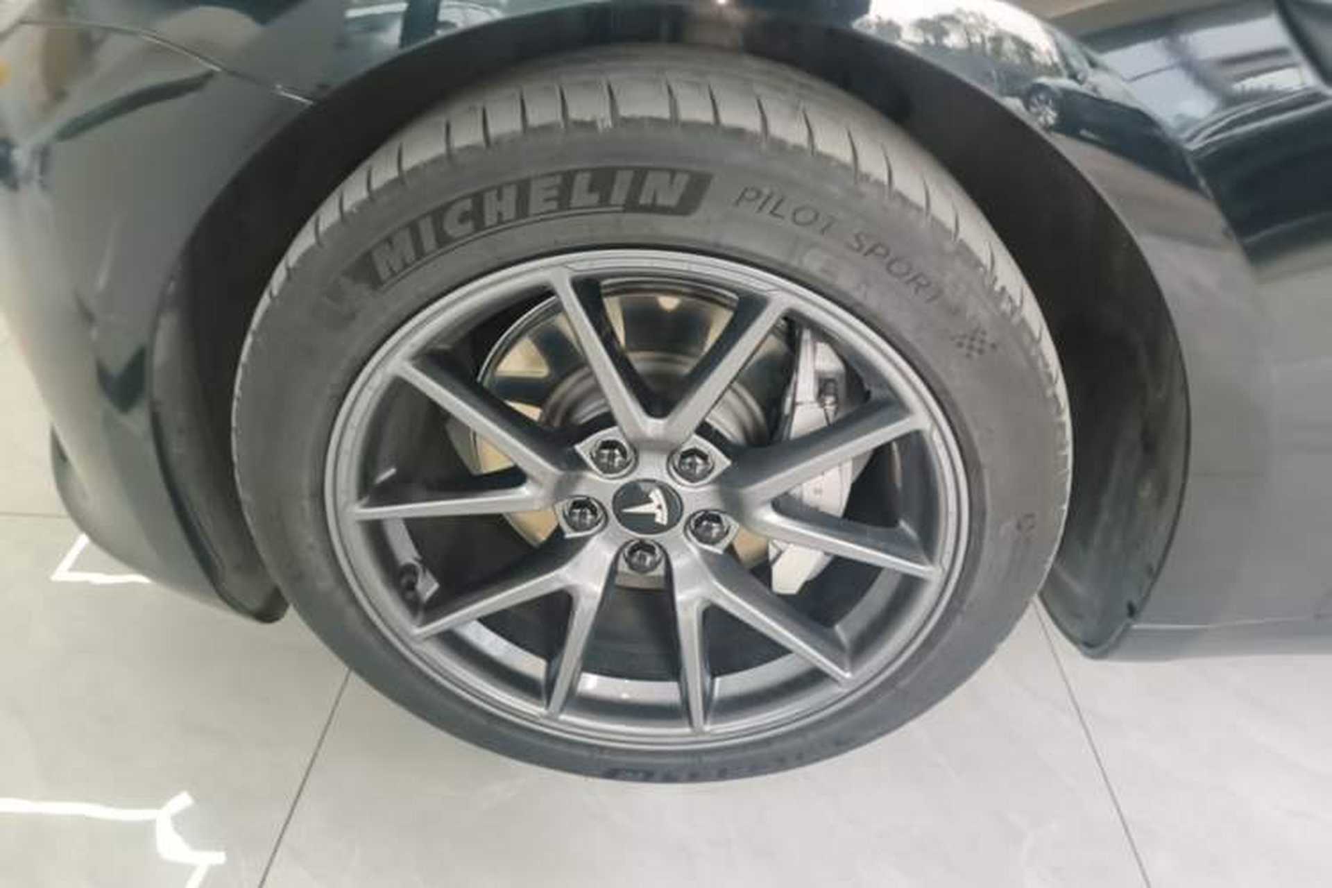 Used Tesla Model 3 2021 Standard Range Rear-Wheel Drive Upgraded Version 3D6 Left Front Wheel Hub