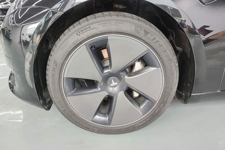 Used Tesla Model 3 2021 Standard Range Rear-Wheel Drive Upgraded Version 3D6 Left Front Wheel Hub