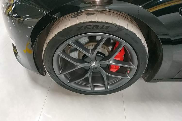 Used Tesla Model 3 2021 Performance High-Performance All-Wheel-Drive Version Left Front Wheel Hub