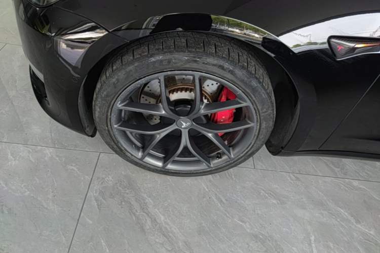 Used Tesla Model 3 2021 Revised Performance Version with All-Wheel Drive 3D1 Left Front Wheel Hub