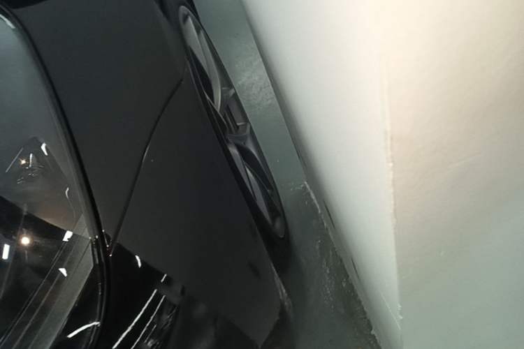Used Tesla Model 3 2021 Revised Performance Version with All-Wheel Drive 3D1 Left Front Wheel Hub