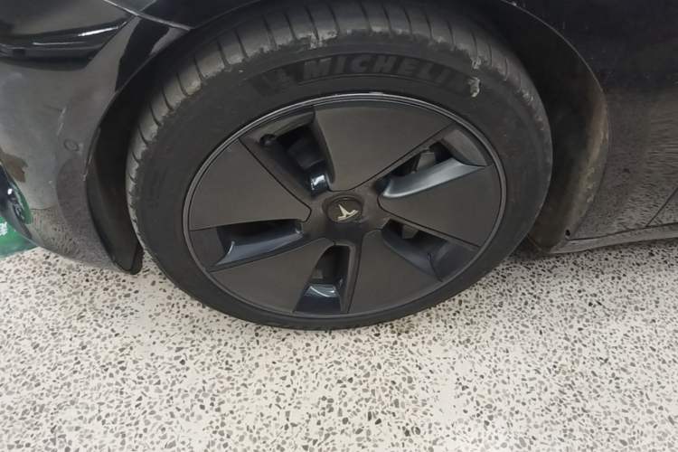Used Tesla Model 3 2021 Standard Range Rear-Wheel Drive Upgraded Version 3D6 Left Front Wheel Hub
