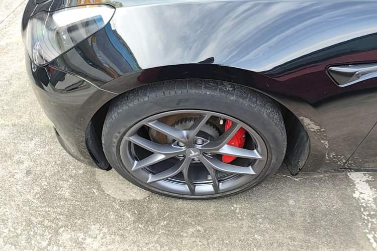 Used Tesla Model 3 2021 Performance High-Performance All-Wheel-Drive Version Left Front Wheel Hub