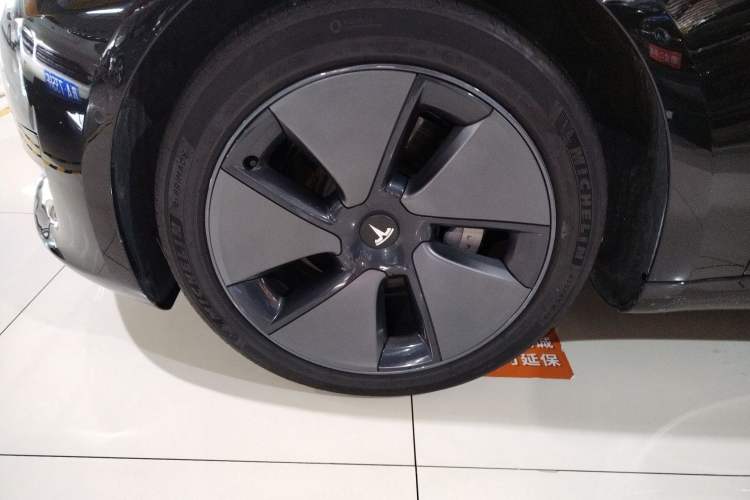 Used Tesla Model 3 2021 Standard Range Rear-Wheel Drive Upgraded Version 3D6 Left Front Wheel Hub