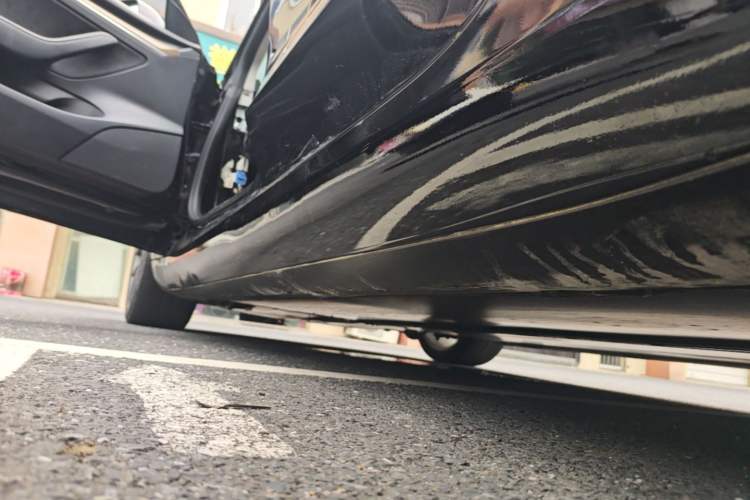 Used Tesla Model 3 2021 Revised Version II – Performance High-Performance All-Wheel-Drive Edition Left Side Sill