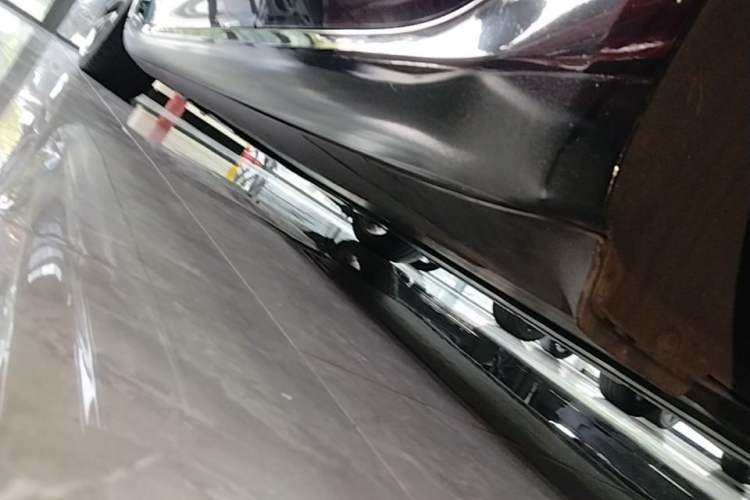 Used Tesla Model 3 2021 Performance High-Performance All-Wheel-Drive Version 3D6 Left Side Sill
