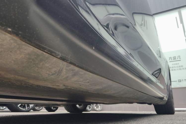 Used Tesla Model 3 2021 Performance High-Performance All-Wheel-Drive Version 3D6 Left Side Sill