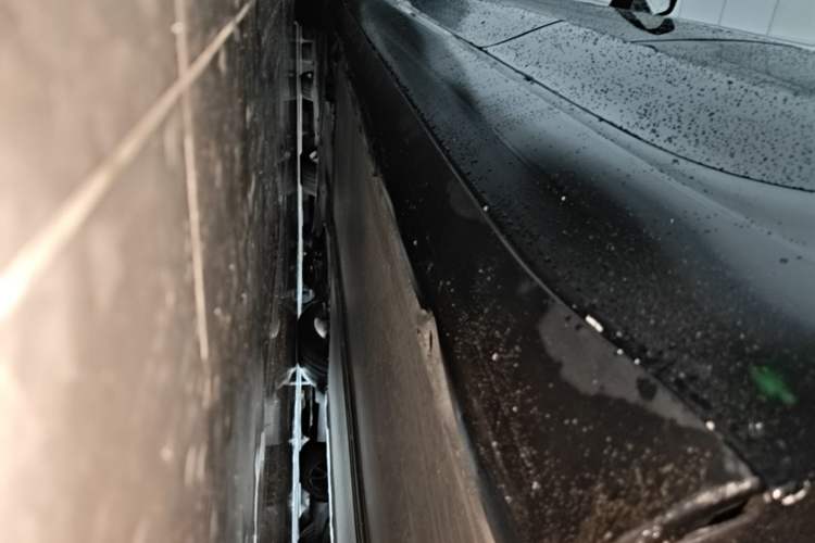 Used Tesla Model 3 2021 Performance High-Performance All-Wheel-Drive Version 3D6 Left Side Sill