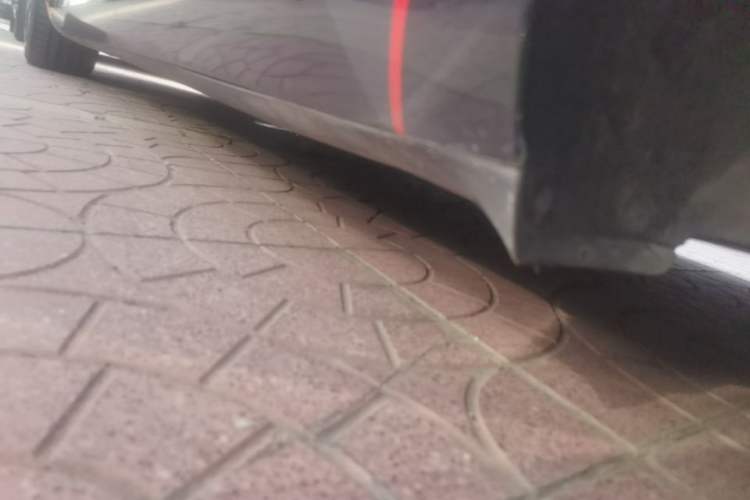 Used Tesla Model 3 2021 Performance High-Performance All-Wheel-Drive Version 3D6 Left Side Sill