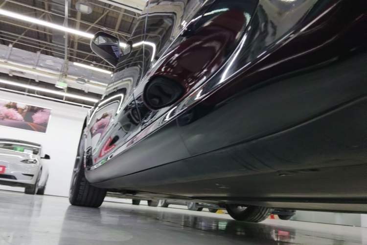 Used Tesla Model 3 2021 Performance High-Performance All-Wheel-Drive Version 3D6 Left Side Sill