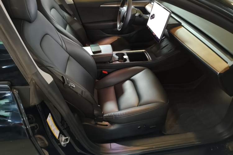 Used Tesla Model 3 2021 Performance High-Performance All-Wheel-Drive Version Right Front Seat