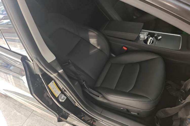 Used Tesla Model 3 2021 Standard Range Rear-Drive Upgraded Version Right Front Seat