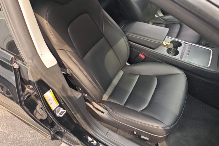 Used Tesla Model 3 2021 Revised Version II – Performance High-Performance All-Wheel-Drive Edition Right Front Seat