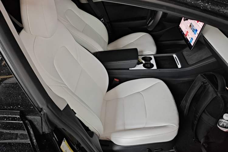 Used Tesla Model 3 2021 Performance High-Performance All-Wheel-Drive Version 3D6 Right Front Seat