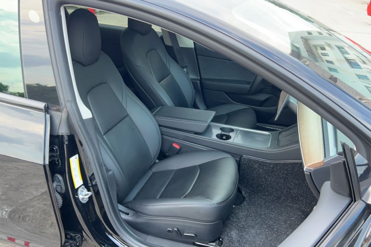 Used Tesla Model 3 2021 Performance High-Performance All-Wheel-Drive Version Right Front Seat
