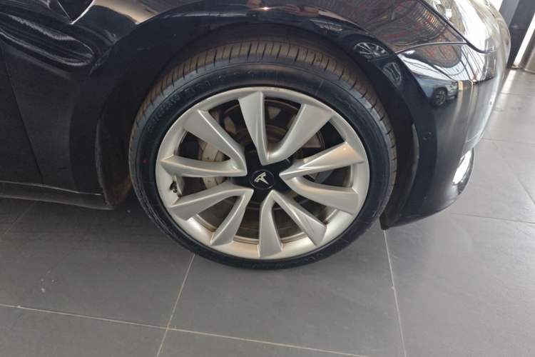 Used Tesla Model 3 2021 Standard Range Rear-Drive Upgraded Version Right Front Wheel Hub