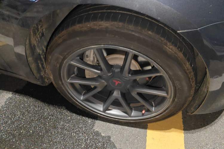 Used Tesla Model 3 2021 Standard Range Rear-Drive Upgraded Version Right Front Wheel Hub