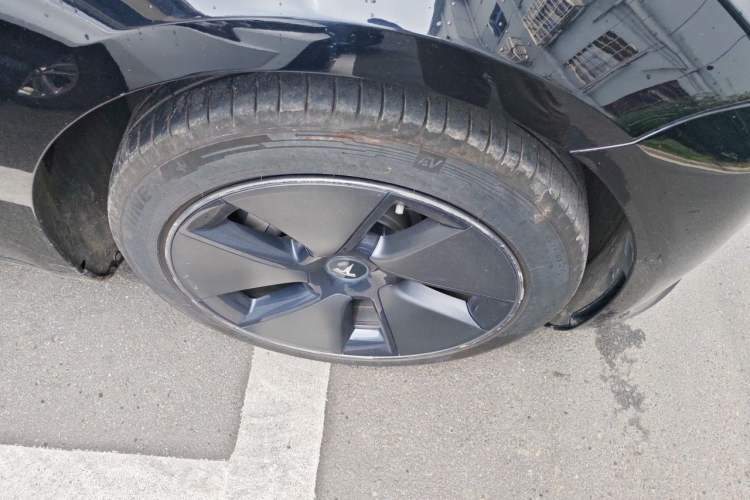 Used Tesla Model 3 2021 Standard Range Rear-Wheel Drive Upgraded Version 3D6 Right Front Wheel Hub