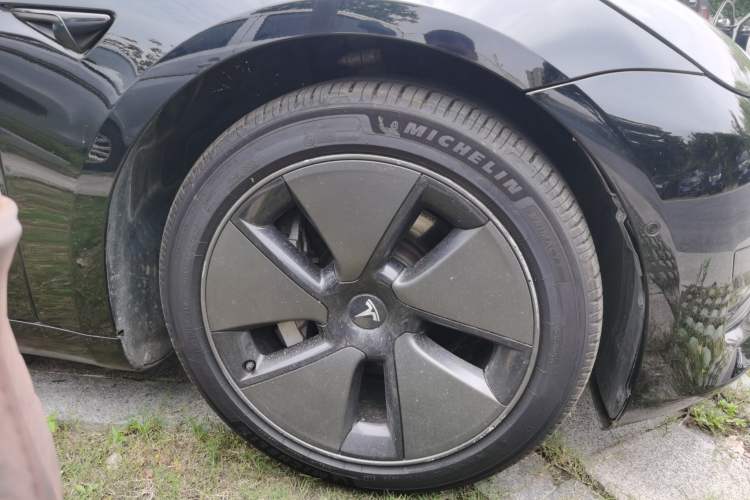 Used Tesla Model 3 2021 Standard Range Rear-Drive Upgraded Version Right Front Wheel Hub