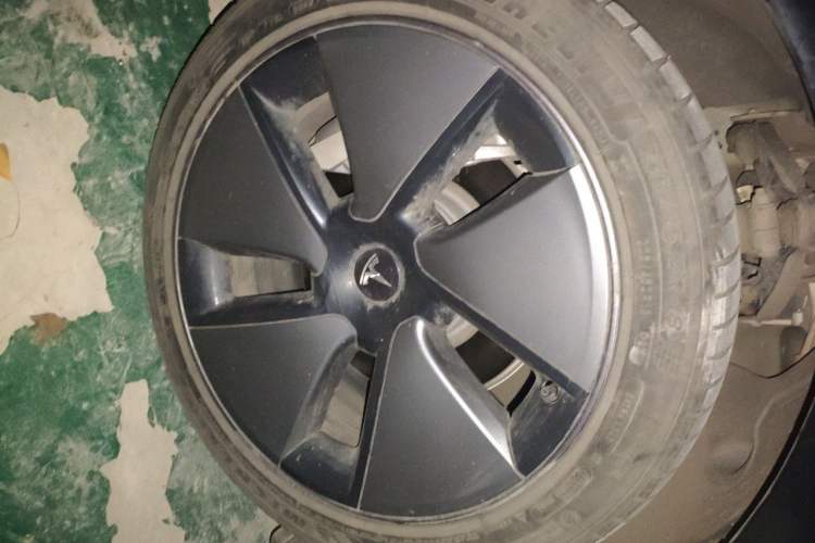 Used Tesla Model 3 2021 Standard Range Rear-Wheel Drive Upgraded Version 3D6 Right Front Wheel Hub
