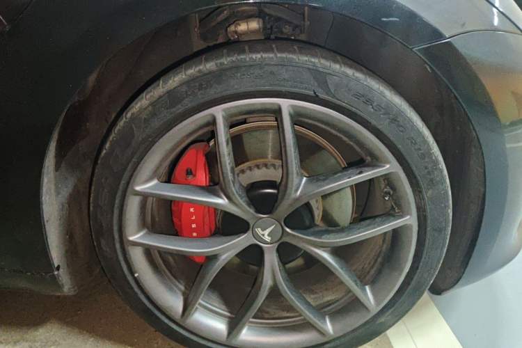 Used Tesla Model 3 2021 Revised Version II – Performance High-Performance All-Wheel-Drive Edition Right Front Wheel Hub