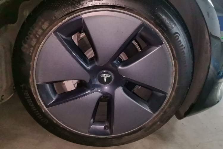Used Tesla Model 3 2021 Standard Range Rear-Wheel Drive Upgraded Version 3D6 Right Front Wheel Hub