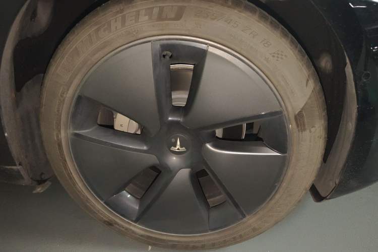 Used Tesla Model 3 2021 Standard Range Rear-Wheel Drive Upgraded Version 3D6 Right Front Wheel Hub
