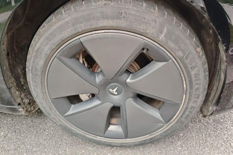 Used Tesla Model 3 2021 Standard Range Rear-Drive Upgraded Version Right Front Wheel Hub