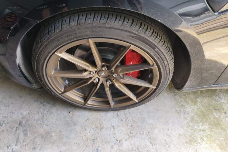 Used Tesla Model 3 2021 Standard Range Rear-Drive Upgraded Version Right Front Wheel Hub
