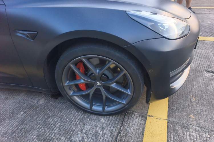 Used Tesla Model 3 2021 Performance High-Performance All-Wheel-Drive Version Right Front Wheel Hub