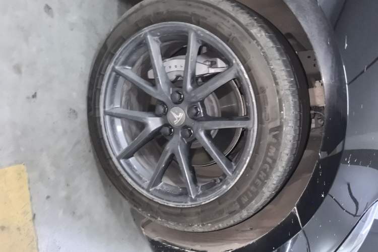 Used Tesla Model 3 2021 Standard Range Rear-Wheel Drive Upgraded Version 3D6 Right Front Wheel Hub