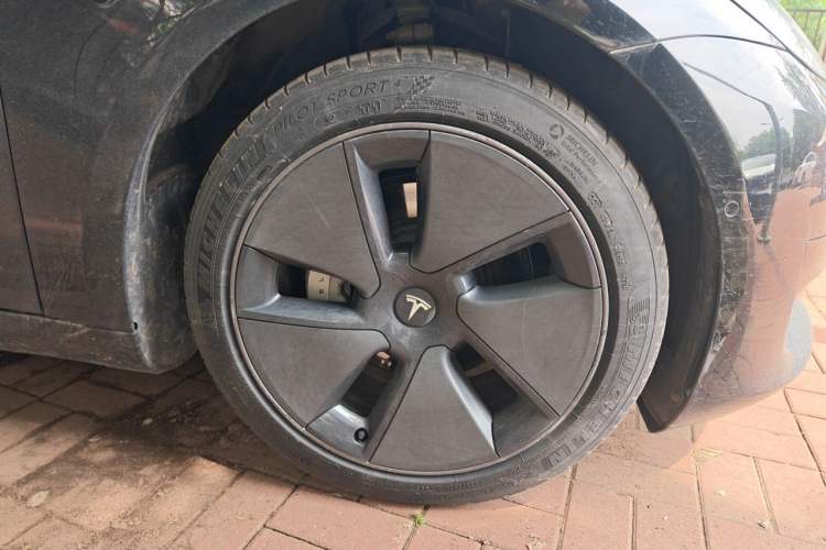Used Tesla Model 3 2021 Standard Range Rear-Drive Upgraded Version Right Front Wheel Hub