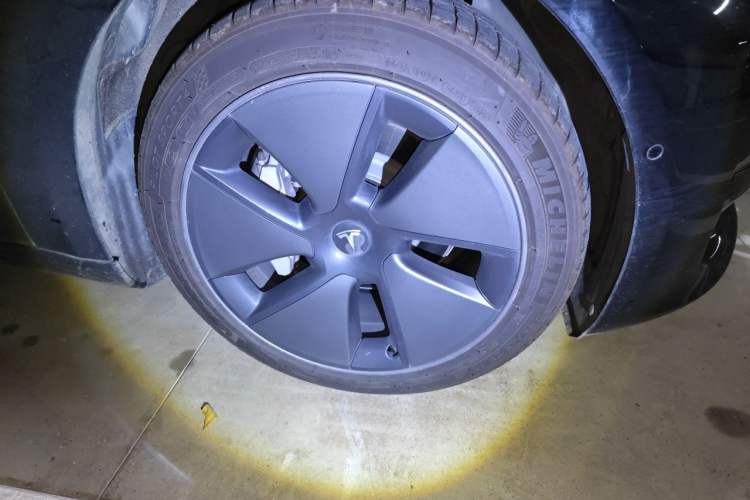 Used Tesla Model 3 2021 Standard Range Rear-Wheel Drive Upgraded Version 3D6 Right Front Wheel Hub