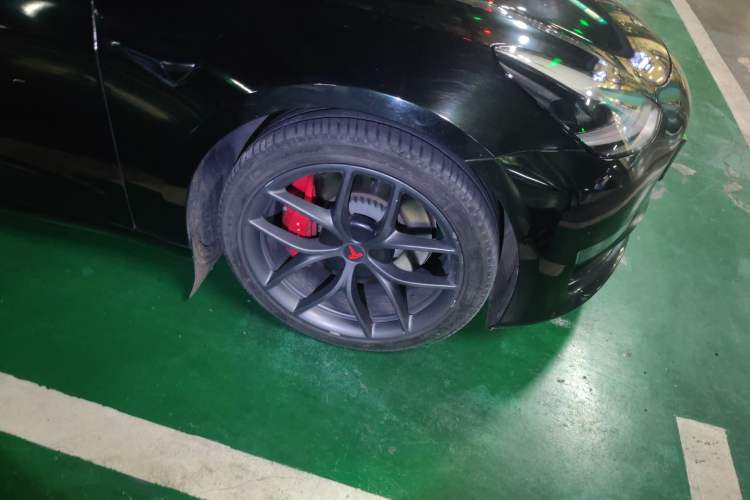 Used Tesla Model 3 2021 Performance High-Performance All-Wheel-Drive Version Right Front Wheel Hub