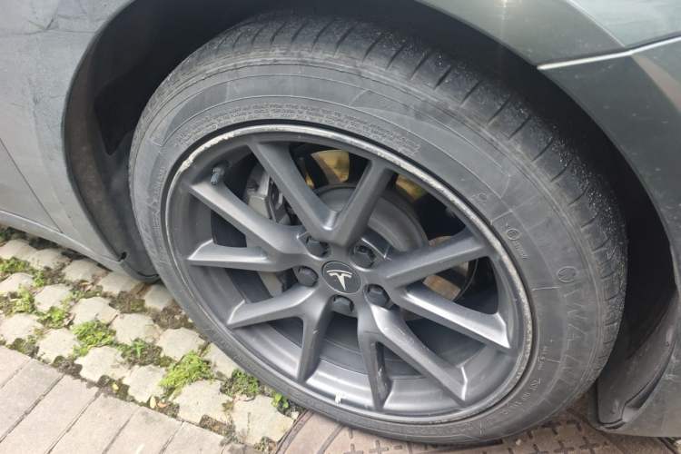 Used Tesla Model 3 2021 Standard Range Rear-Wheel Drive Upgraded Version 3D6 Right Front Wheel Hub