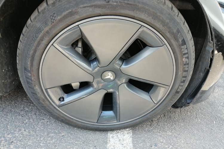 Used Tesla Model 3 2021 Standard Range Rear-Wheel Drive Upgraded Version 3D6 Right Front Wheel Hub
